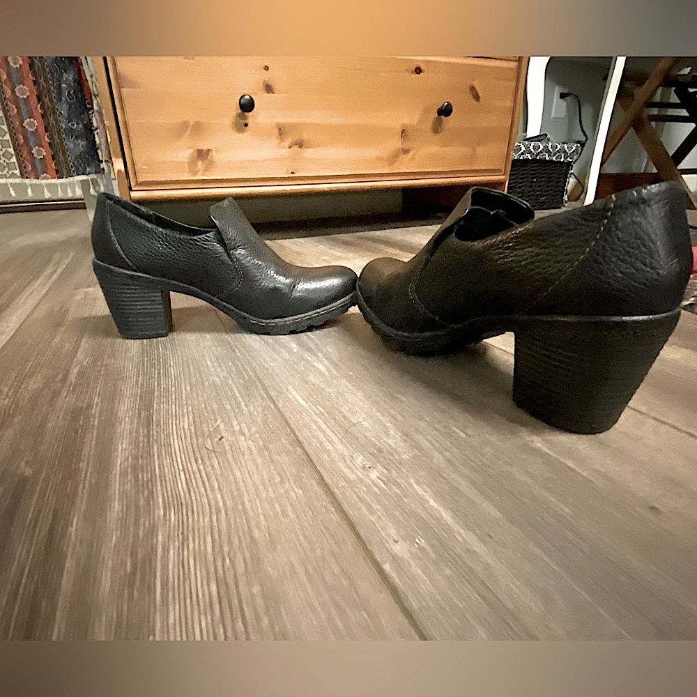 Black leather chunky heel shoes BOC by Born
